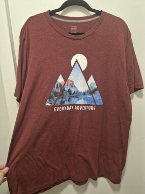 Old Navy Everyday Adventure Graphic Tee - Rust Coloured